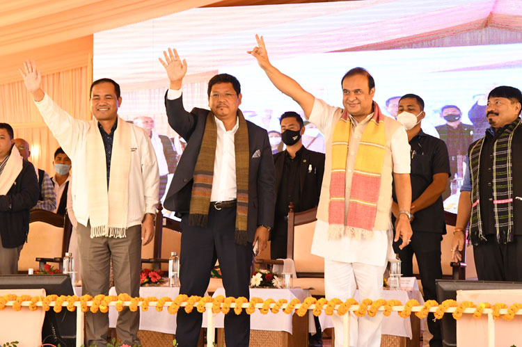Chief Ministers of Assam and Meghalaya jointly inspects Langpih on 16.11.2021