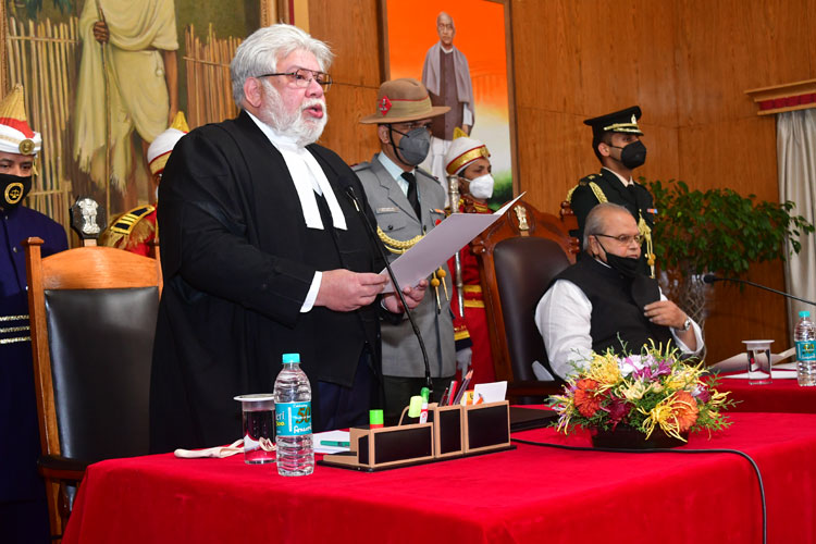 Hon’ble Mr. Justice Sanjib Banerjee being sworn in as the Chief Justice of Meghalaya High Court by the Governor of Meghalaya Shri. Satya Pal Malik on 24.11.2021