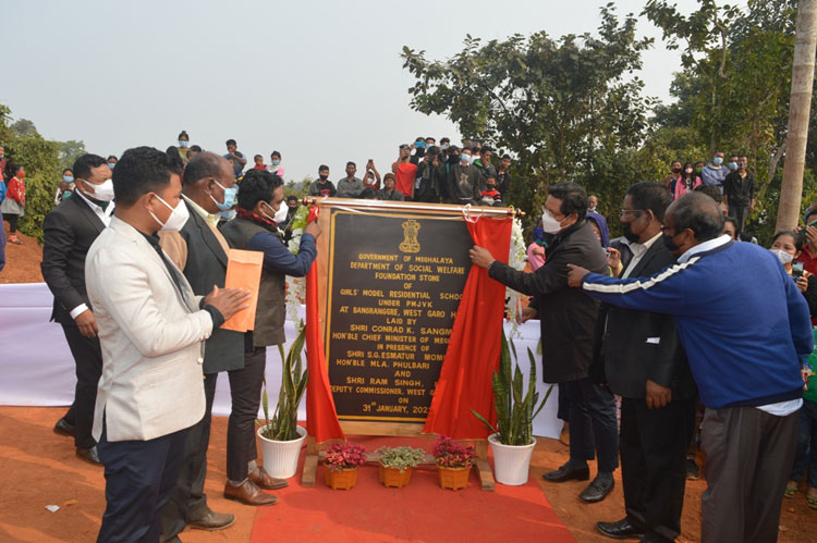 Chief Minister Conrad K Sangma unveiling the plaque for laying of foundation stone for Girls Residential School, Bangraggre, WGH on 31.1.2022