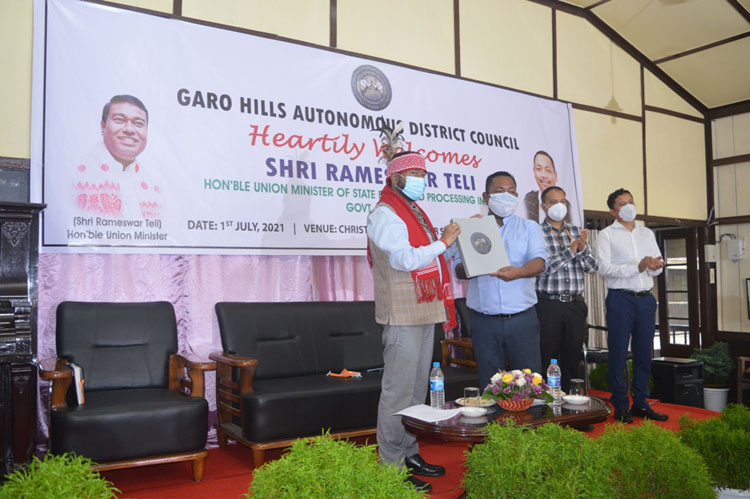 CEM, GHADC Benedic R Marak handing over the Memorandum to the Union Minister of State for Food Processing Industries, Rameswar Teli at a function held on 1.7.2021