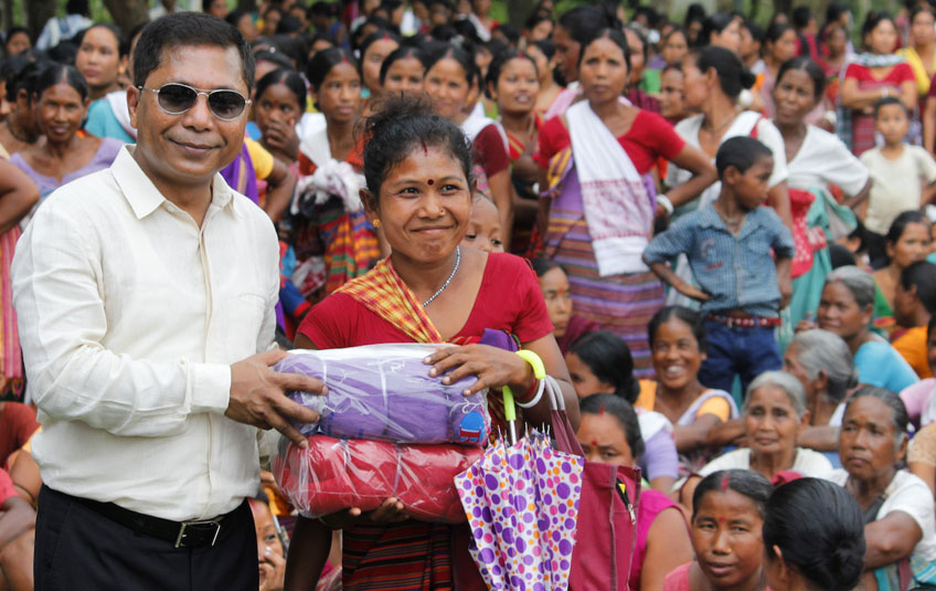 CM Dr Mukul Sangma distributes yarn to weavers under income generation programme at Betasing