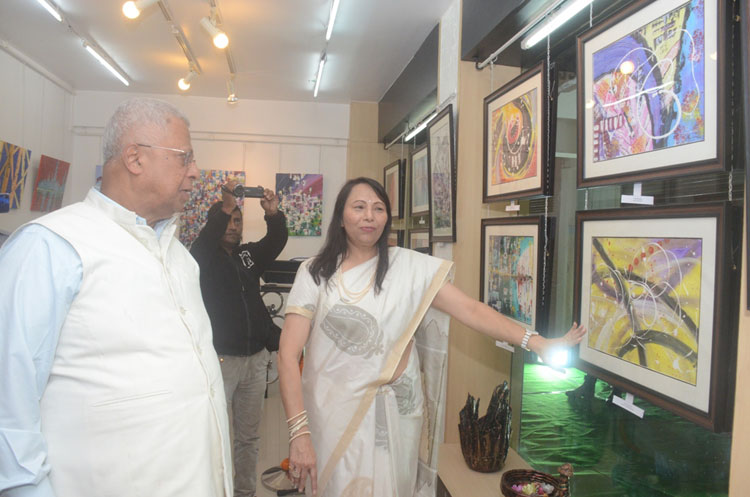 Governor of Meghalaya, Shri Tathagata Roy inspecting the paintings of Jaya Kalra at Chrysalis, The Gallery, Salonsar Mansion, Khyndailad, Shillong on 9th September, 2019