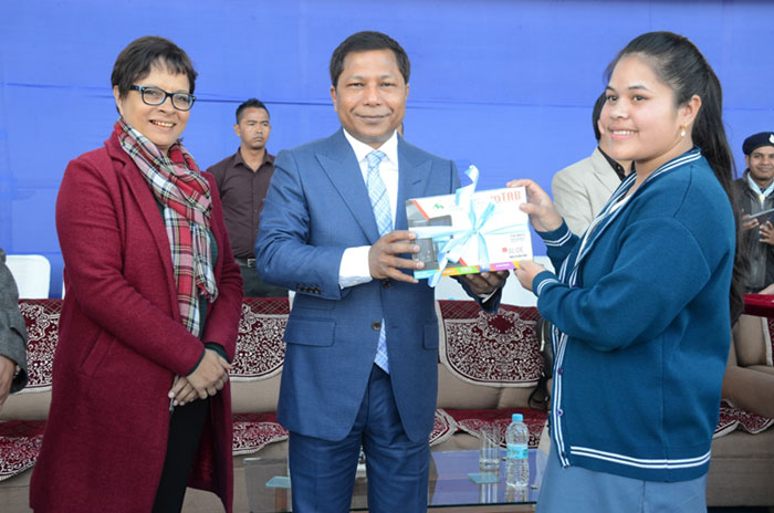 Chief Minister distributes Digital Learning Aids to students of Cl XII 12-12-2017