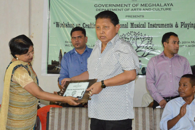 Shri. Clement Marak, Forest and Environment Minister receives a Memento during the Workshop on Crafting of Traditional Musical Instruments