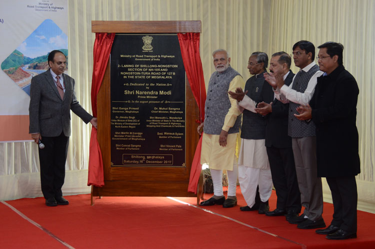 Prime Minister of India, Shri Narendra Modi unveiling the plaque to mark the inauguration of 2 Laning of Shillong-Nongstoin Section of NH-106 and Nongstoin-Tura Road of 127 B at Polo Ground Shillong on 16-12-2017