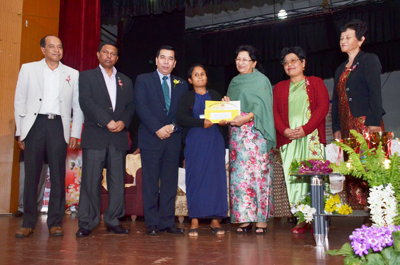 Health & FW Minister Smt. Roshan Warjri handing over the Best District ASHA Award to Bandakerlin Japang