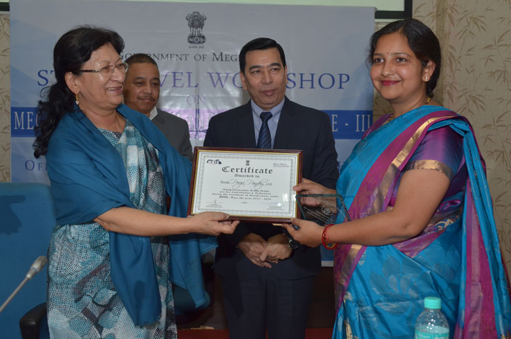 Health Minister Smt.Roshan Warjri handing an award during the State level Workshop on MHIS-Phase III