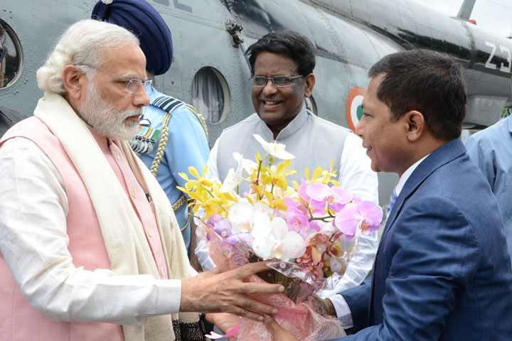 Prime Minster Narendra Modi being received by Dr.Mukul Sangma, Chief Minister of Meghalaya, V.Shanmuganathan, Governor of Meghalaya and other dignitaries at the ALG, Upper Shillong