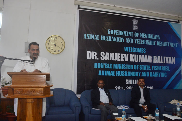 Union MoS holds interactive session with piggery and dairy farmers 27-07-2019